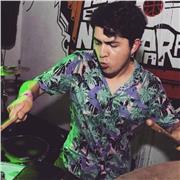 Profesor de música dicta clases a niños, jovenes y adultos de todas las edades